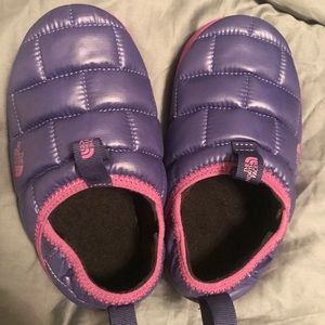 New kids Northface slippers thermoball mules size2